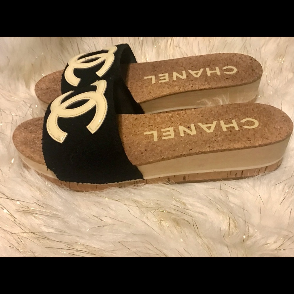 Chanel lovely slides Interlocking CC Logo  Patent leather and tweed❤️cork mules. - Picture 13 of 16